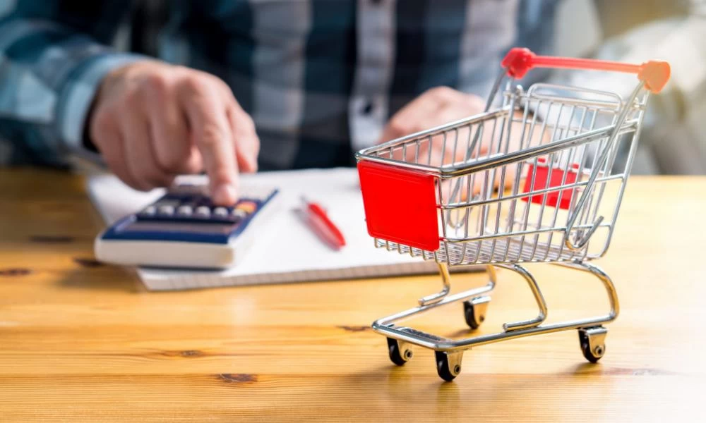 Ακρίβεια: "Βογκάει" το ελληνικό νοικοκυριό - Σουπερμάρκετ, ηλεκτρικό και βενζίνη «αδειάζουν» τσέπες